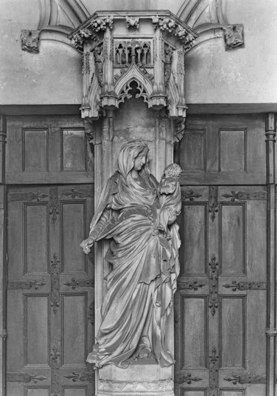 Portal con un trumeau que representa a la Virgen y el Niño de Claus and Malouel, Jean Sluter